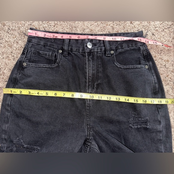 American Eagle Women's Black Ripped Curvy Mom Jeans Size 4 Destroyed Denim - Picture 10 of 13